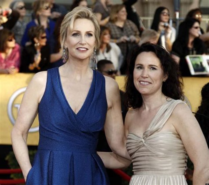 Lara Embry and Jane Lynch attend the Geffen Playhoues "Backstage at the Geffen" gala in Los Angeles, California on June 4, 2012 | Photo: Getty Images