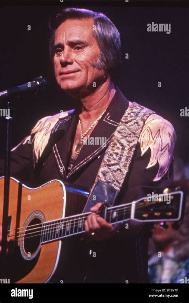 Late singer George Jones with his wife Nancy. | Photo: Getty Images