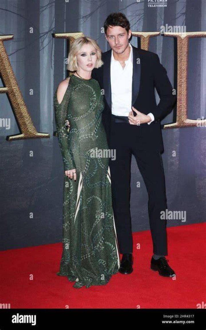 Lauren Lyle and Cesar Domboy at the "Outlander" Season Six premiere 2022, in London, England. | Source: Getty Images