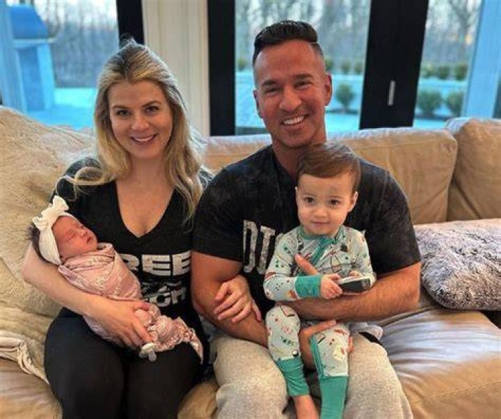 Lauren Pesce Bio, Wiki, Age, Height, Family, Brother, Husband, Kids, Blog, Net Worth