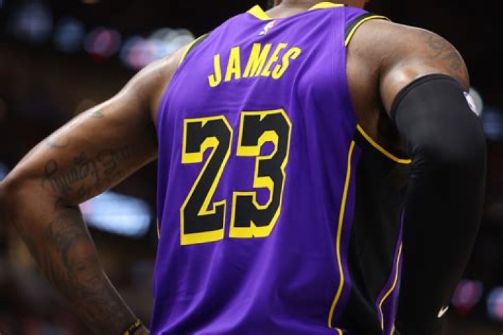 LeBron James #23 of the Los Angeles Lakers at American Airlines Center on January 10, 2020. | Photo: Getty Images