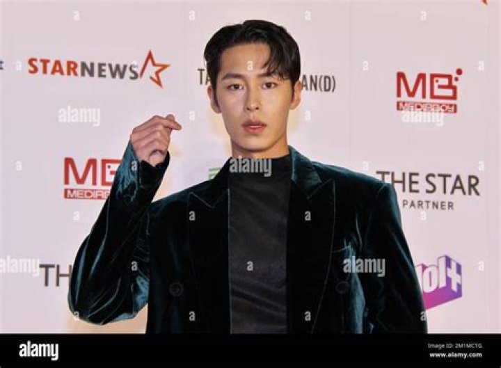 Lee Jae Wook News_TH 🇹🇭 on Pasangan remaja, Konser, Orang