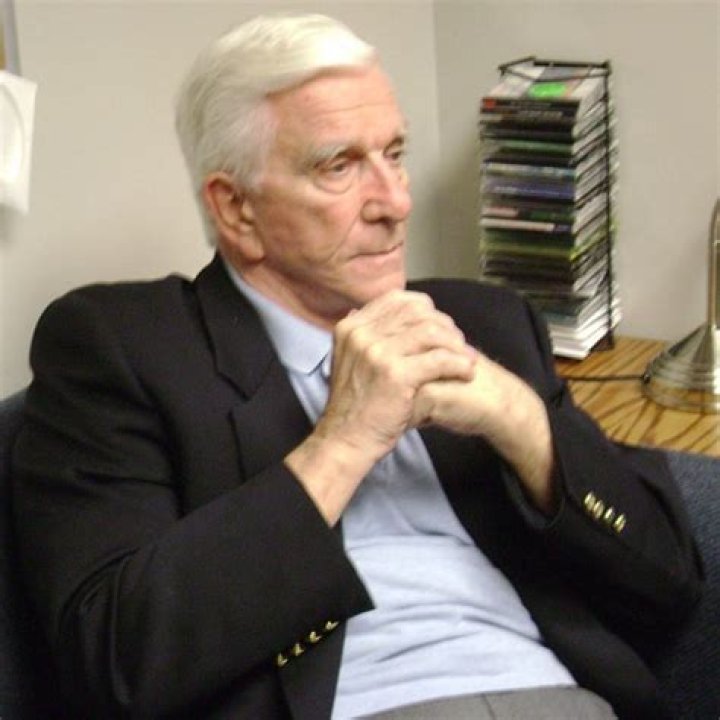 Leslie Nielsen after a student meet-and-greet at Moravian College in Bethlehem, Pennsylvania on March 27,2009 | Photo: WikiMedia