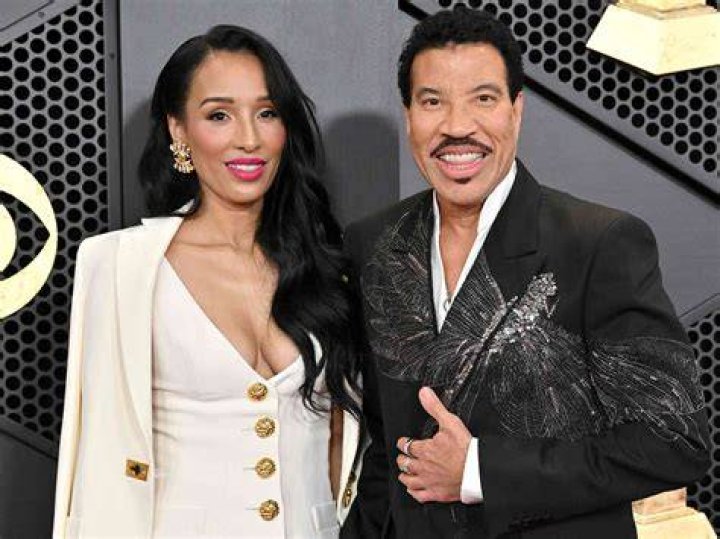 Lisa Parigi and Lionel Richie attend the exclusive Lionel Richie exhibition 'STILL at Dorchester Collections Mayfair hotel, on July 5, 2016 in London, England | Photo: GettyImages