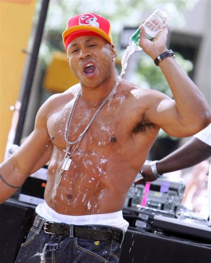 LL Cool J's Daughter Italia Flaunts Figure & Navel Piercing Posing on a Beach in a Bra & Shorts