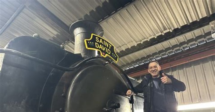 Llanblogger contact David pops the question before Caro Emerald concert