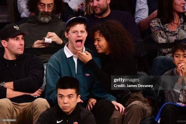 Lucas Hedges and guest attend the Phoenix Suns v New York Knicks game at Madison Square Garden on December 17, 2018 in New York City | Source: Getty Images