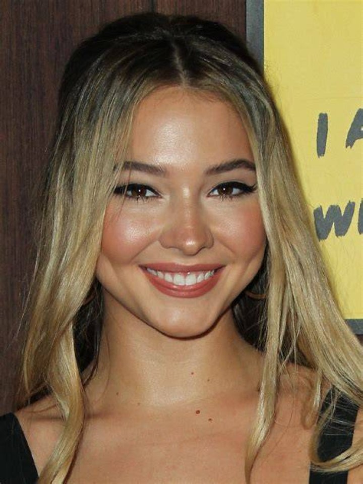 Madelyn Cline is 25 years old.