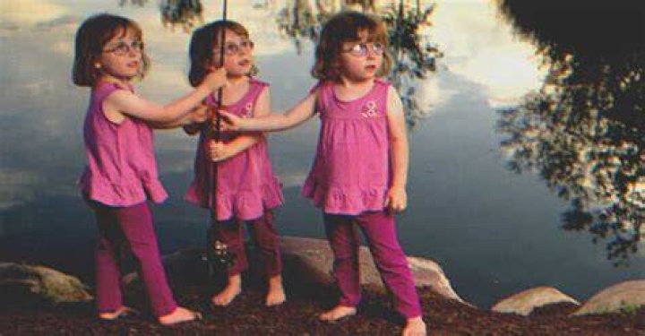 Maisy noticed three lonely triplet girls fishing&nbsp;in the pond. | Source: Shutterstock