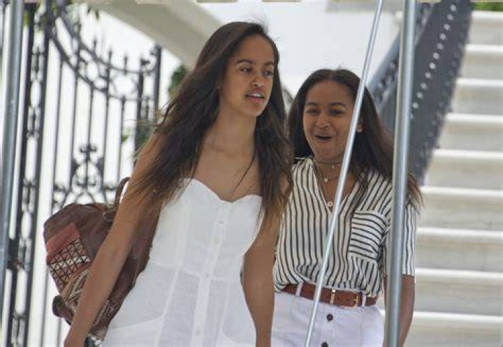 Malia and Sasha Obama depart the White House August 6, 2016 | Photo: GettyImages