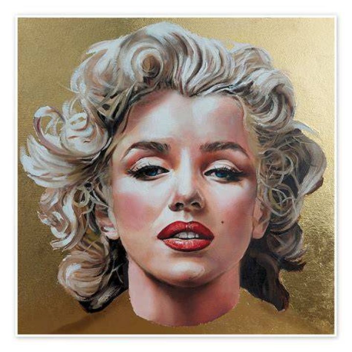 Marilyn Monroe art leads the way to the rooftop terrace in this star-studded house.