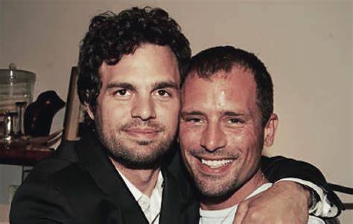 Mark Ruffalo and his brother, Scott at the Kaviar and Kind store opening on April 28, 2004 in Los Angeles, California | Photo: Getty Images