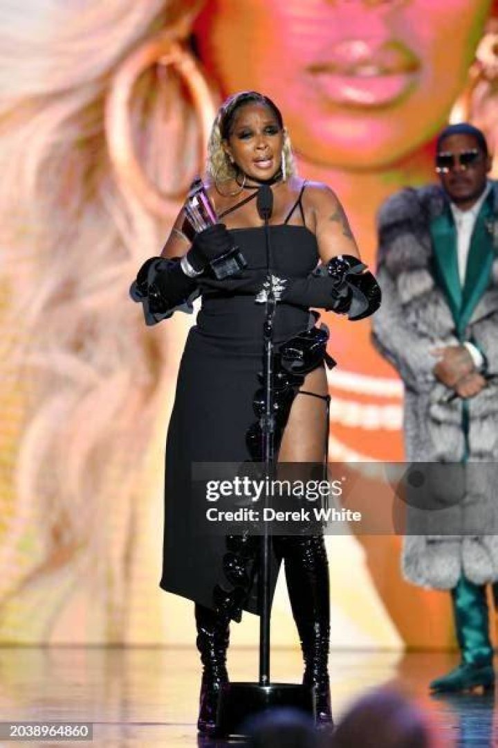 Mary J. Blige speaks onstage after accepting the Star Power Award during the 2018 Black Girls Rock! at Newark, New Jersey. | Photo: Getty Images