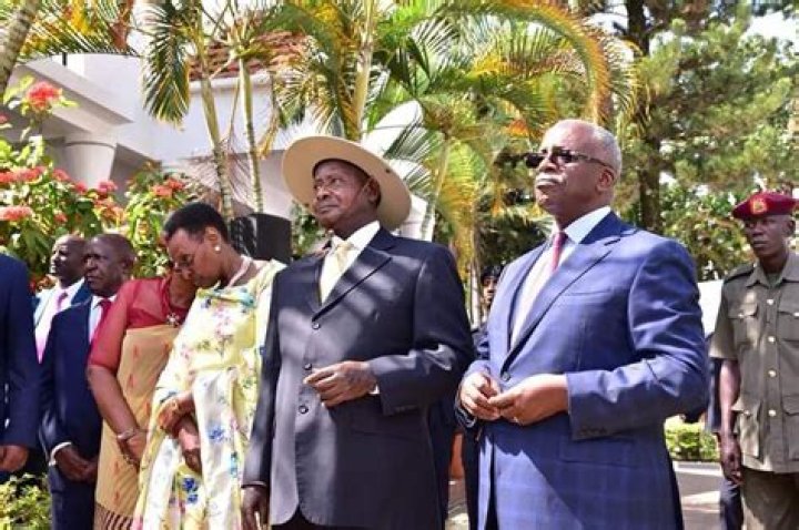 Mbabazi yahuye na Museveni mu bukwe bw&rsquo;umukobwa we warongowe n&rsquo;umuhungu wa Perezida wa Africa y
