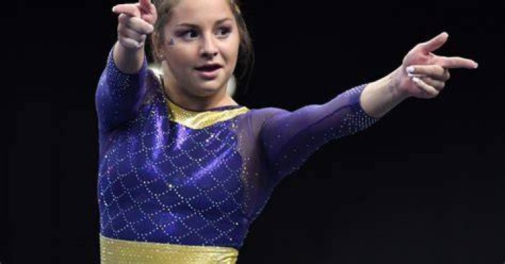 McKenna Kelley shakes off cold to help LSU gymnastics team on floor exercise at national