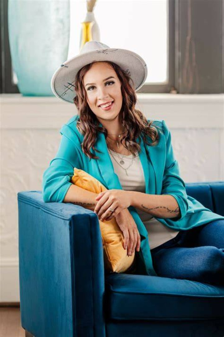 Meet Hannah James. CanvasRebel Magazine