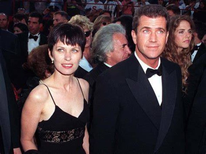 Mel Gibson and Robyn Moore attend the "Hamlet" Westwood Premiere on December 18, 1990. | Photo: Getty Images