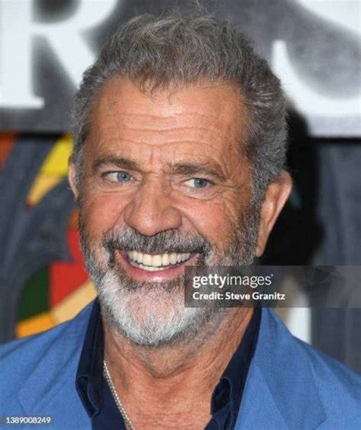 Mel Gibson poses for a portrait in Los Angeles in 1990. | Source: Getty Images