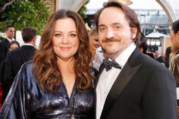 Melissa McCarthy and actor Ben Falcone pose during the 2018 E! People's Choice Awards at the Barker Hangar on November 11, 2018. / Source: Getty Images