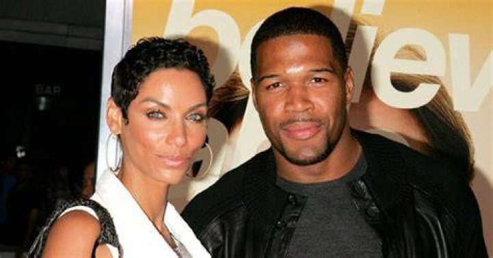 Michael Strahan and Niki Murphy at the Beverly Hilton Hotel on February 9, 2008 in Los Angeles, California. | Photo: Getty Images