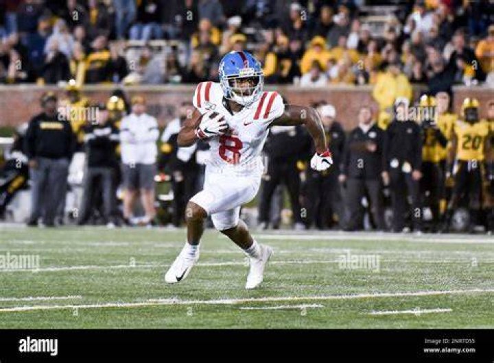 Mississippi Rebels wide receiver Elijah Moore (8) runs with the ball