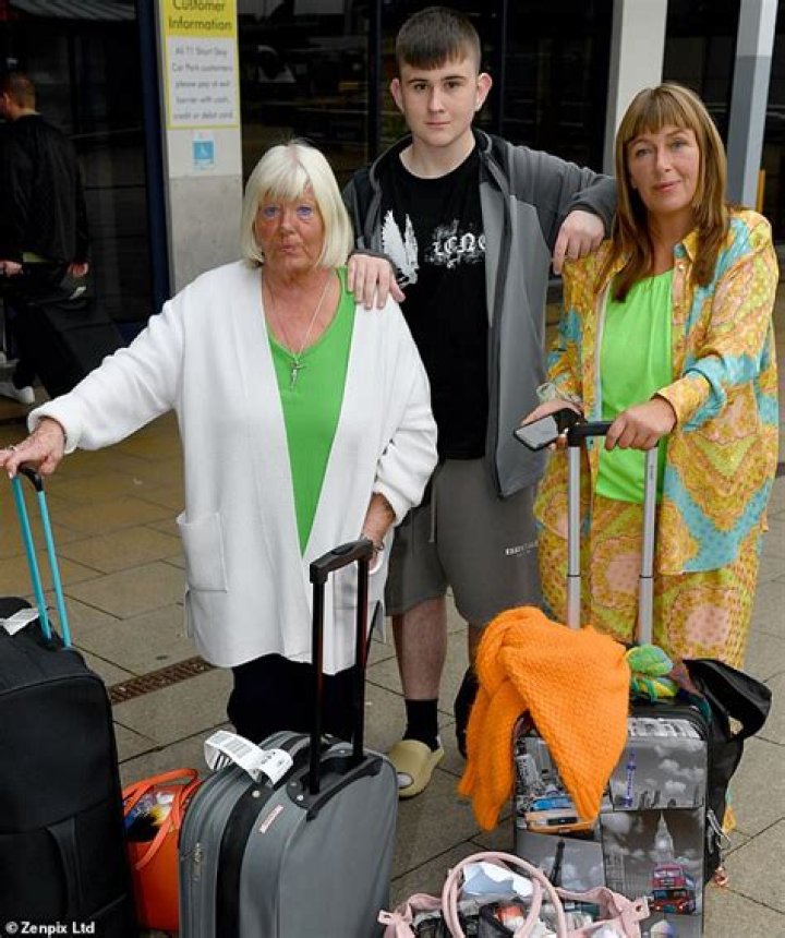 Ms Ogden (pictured with her mother)&nbsp;coughed up blood just before heading to her part-time job at McDonald's