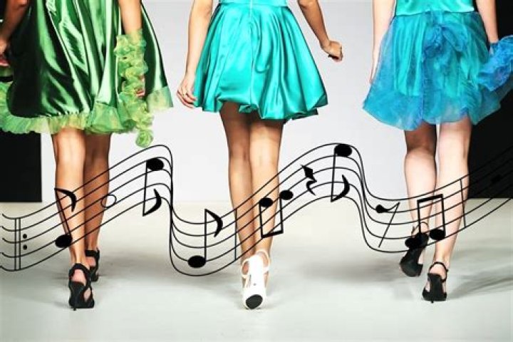 Music and fashion: The event featured elements of music and fashion. Greene and Hatcher were seen showing off their ensembles on the runway