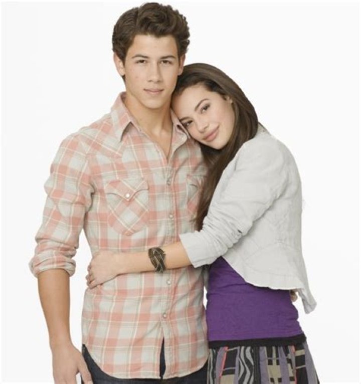 Nick Jonas y Chloe Bridges Fotos FormulaTV