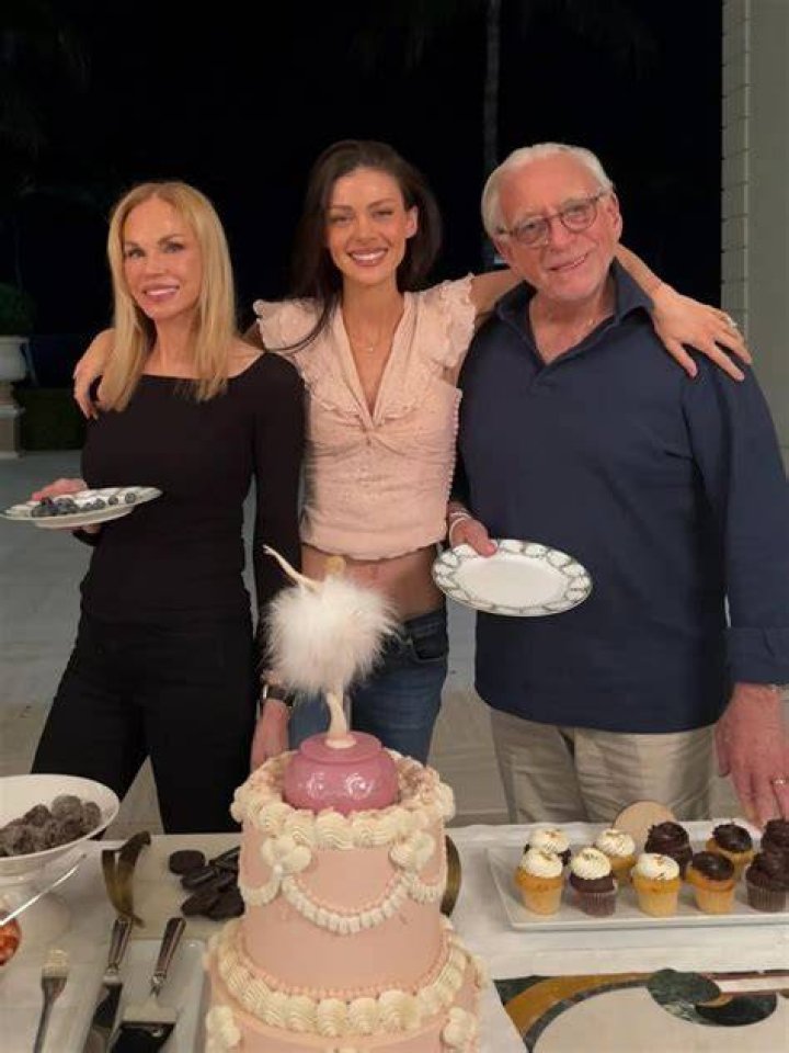 Nicola Peltz Eltern Children - Meet Nelson Peltz and Claudia Heffner Peltz- What We Know About The Actress Family