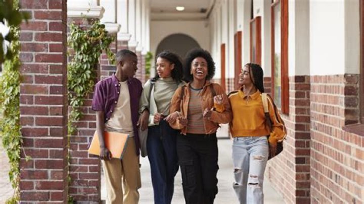Old high school friends | Source: Unsplash