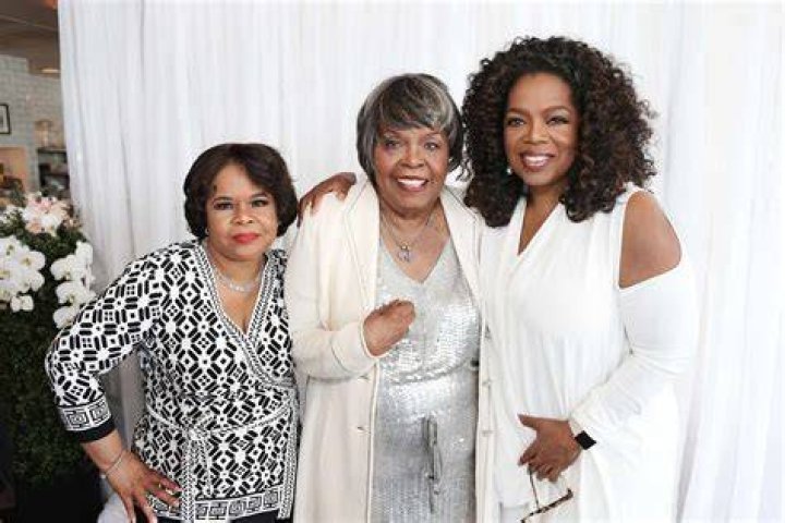 Oprah Winfrey and Patricia Lee on the "Oprah Winfrey Show" in 2011 | Photo: YouTube/OWN