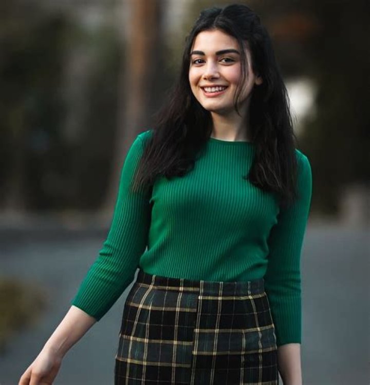 Ozge Yagiz The Attractive Turkish Actress and Her Growing Fame