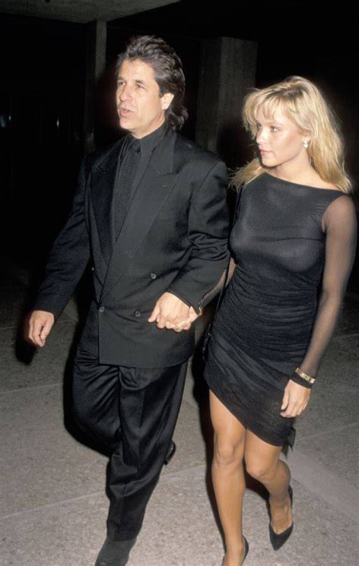 Pamela Anderson and Jon Peters in California in 1989. | Source: Getty Images