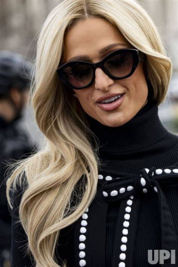 Paris Hilton attends a press conference to promote her new shoe collection Spring/Summer 2017 on November 8, 2016. | Photo: Getty Image