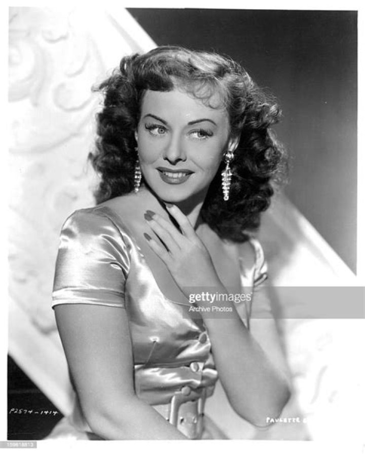 Paulette Goddard in a publicity photo for Paramount Pictures, 1947 | Photo: By Unknown author, Public Domain, Wikimedia Common Images