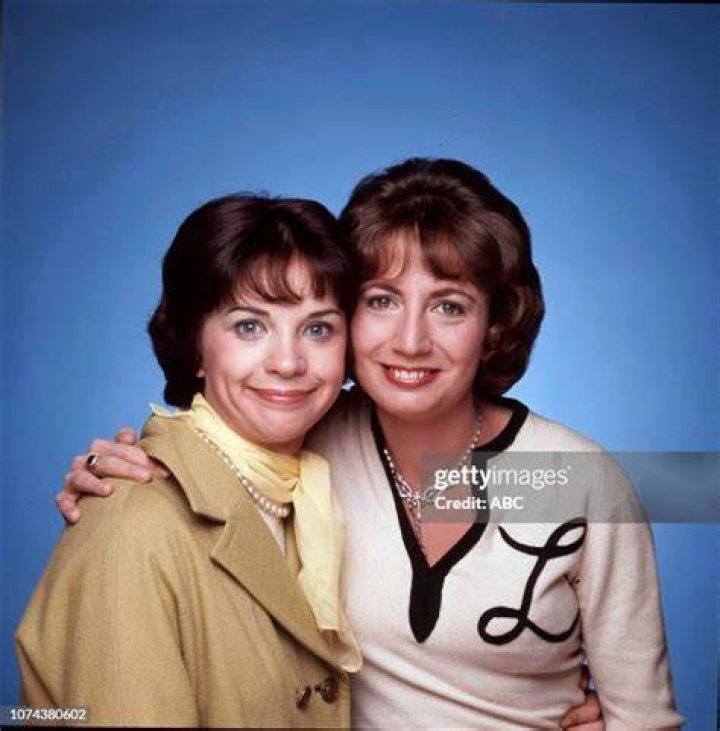 Penny Marshall and Cindy Williams attend the Hollywood Show in Burbank, California on April 21, 2012 | Photo: Getty Images