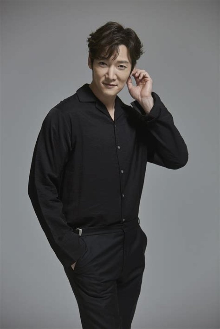 Pin on choi jin hyuk Choi jin hyuk, Korean actors, Gu family book