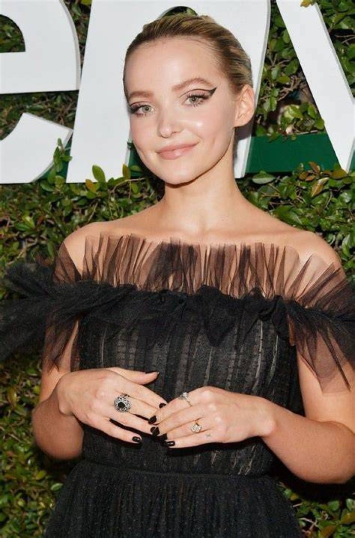 Pin op Dove Cameron