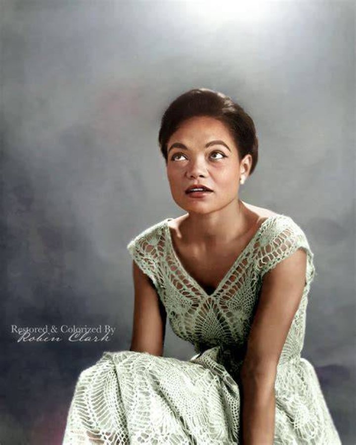 Portrait of Eartha Kitt taken in November 1997. | Photo: Getty Images