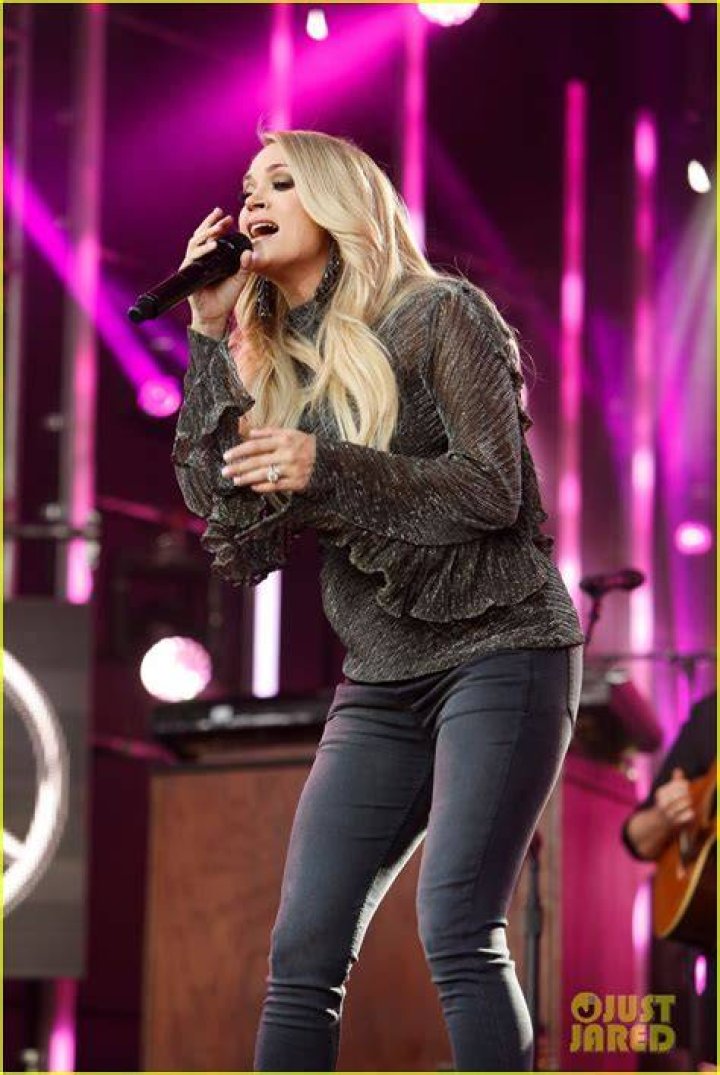 Pregnant CARRIE UNDERWOOD Performs at Federation Square in Melbourne 09/27/2018 HawtCelebs