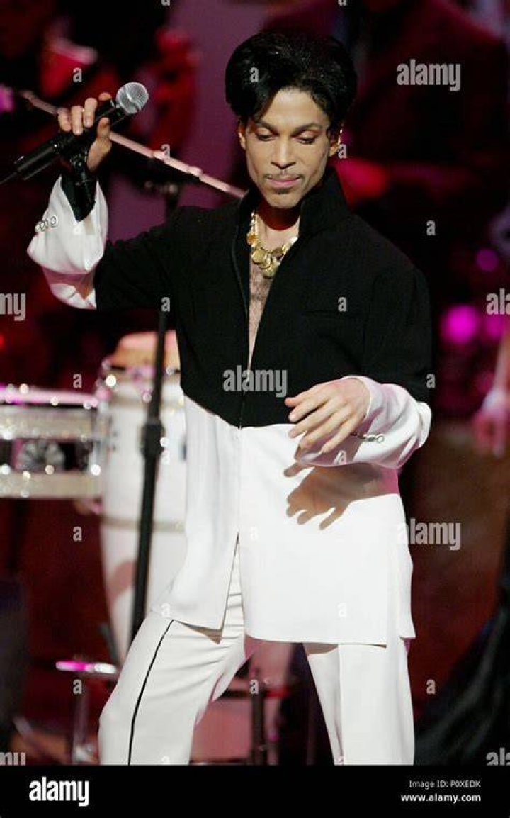 Prince at the Dorothy Chandler Pavilion in Los Angeles, California on March 19, 2005. | Photo: Getty Images