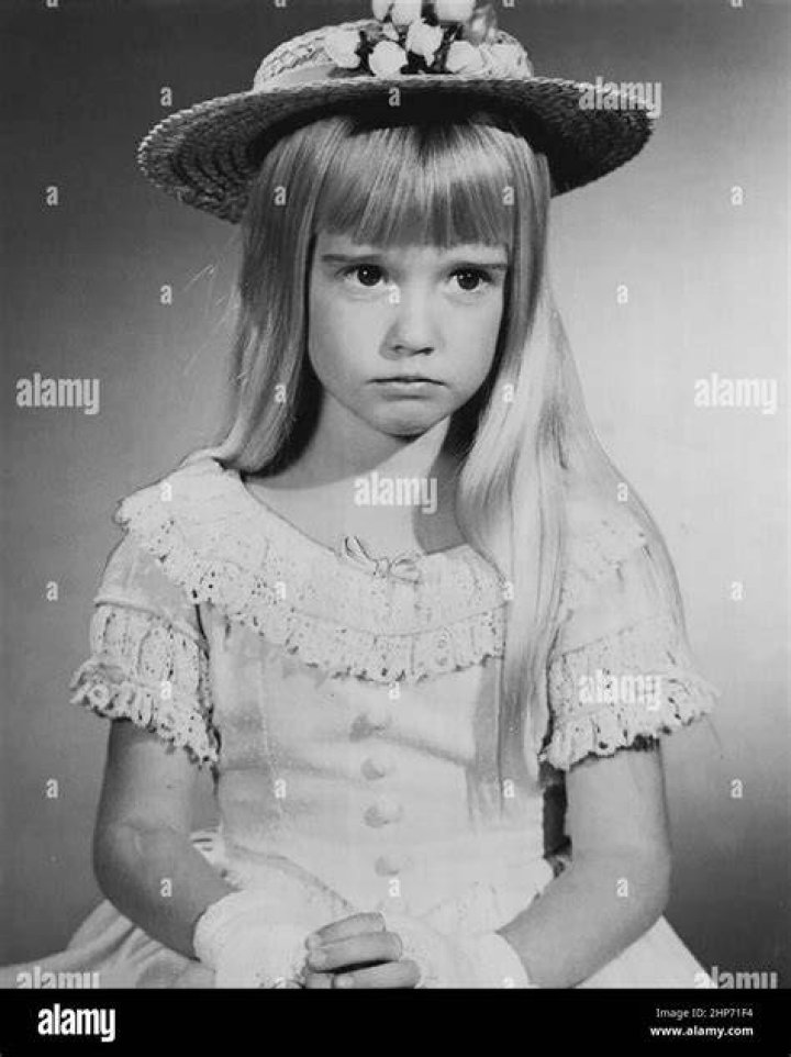 Publicity photo of child actress Melissa Gilbert promoting her role on the television series "Little House on the Prairie." | Photo: Wikimedia Commons