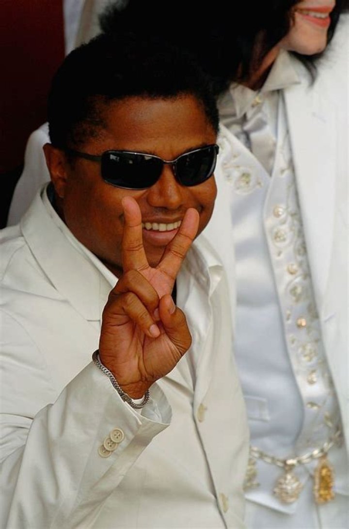 Randy Jackson leaving the Santa Maria couthouse after a hearing on September 17, 2004. | Source: GettyImages