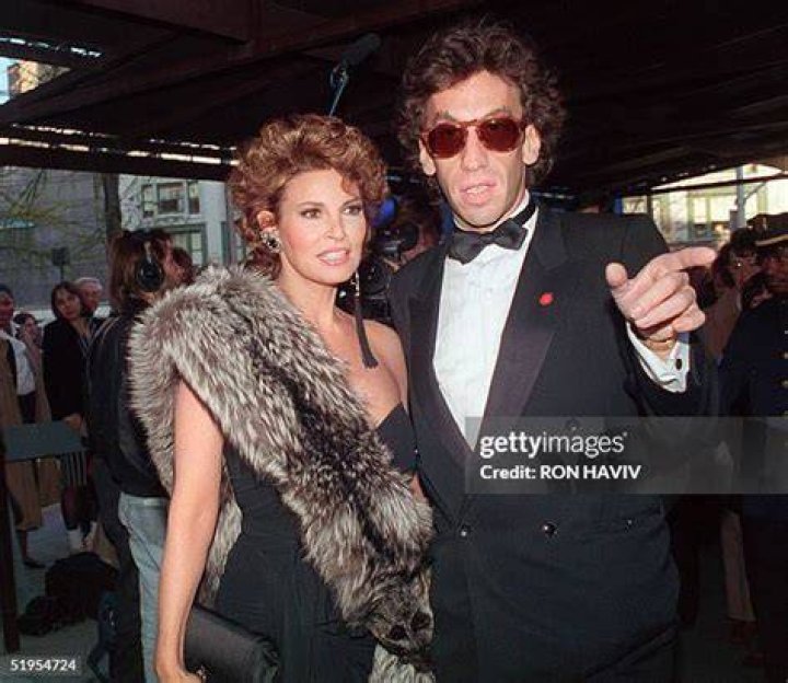 Raquel Welch, with her husband, Patrick Curtis, in London, on January 8, 1971. | Source: Getty Images