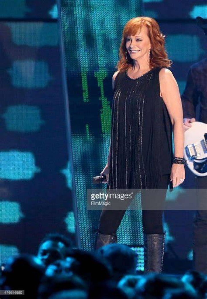 Reba McEntire performs onstage during the CMA Country Christmas on November 14, 2017, in Nashville, Tennessee | Photo: Jason Davis/WireImage/Getty Images