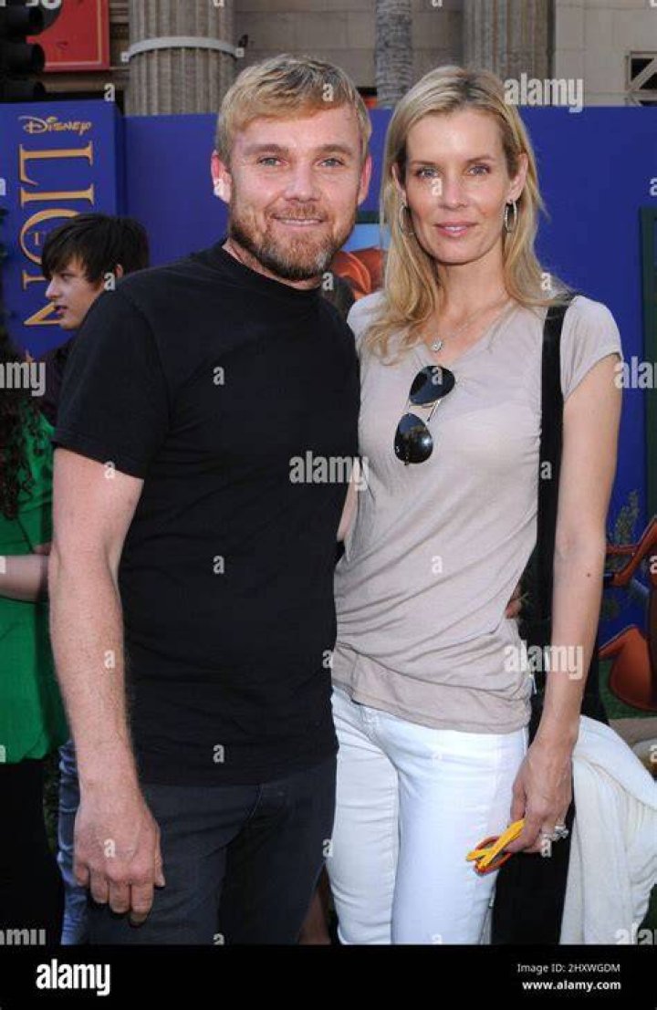 Rick Schroder, Andrea Schroder, and their daughters on November 16, 2008 in Santa Monica, California | Source: Getty Images