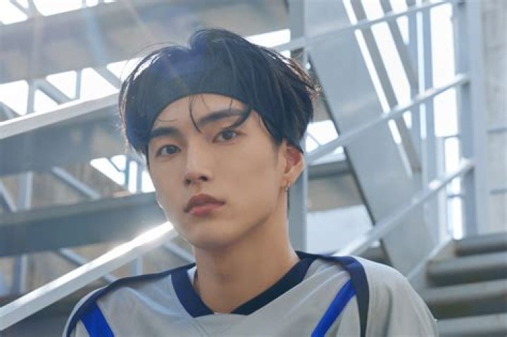 RIIZE Seunghan's Alleged Couple Photos Garner Mixed Reactions + Idol Defended by Foreign Stans