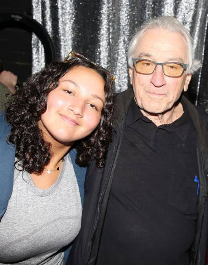 Robert De Niro, daughter Helen Grace, Chilina Kennedy as "Carole King" and Grace Hightower De Niro pose backstage at the hit Carole King musical "Beautiful" on Broadway at The Stephen Sondheim Theater on September 2, 2015 in New York City | Source: Getty Images