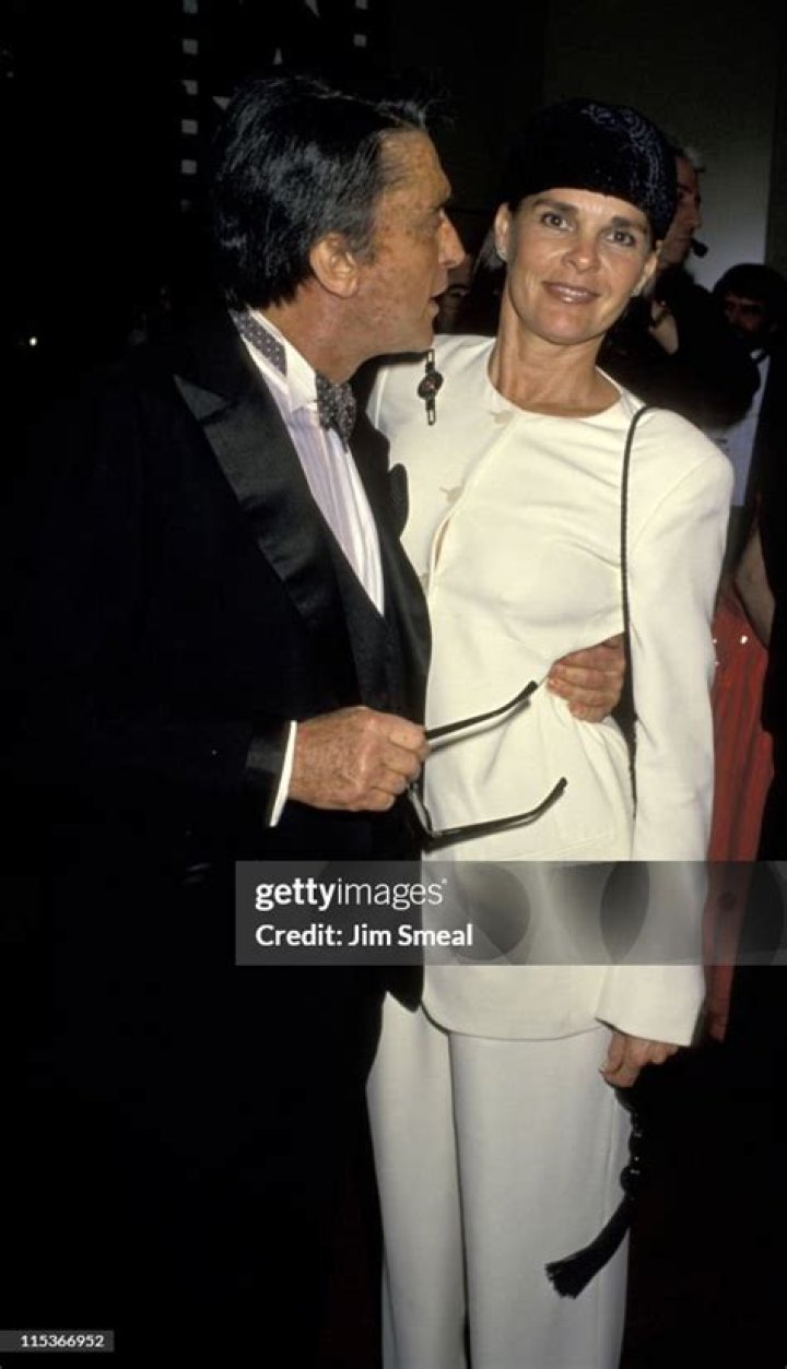 Robert Evans joined by Ali MacGraw and their son Josh Evans as he's honored with a Star on the Hollywood Walk of Fame on May 23, 2002 | Source: Getty Images