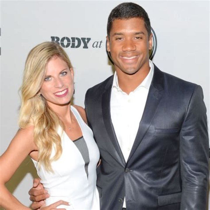 Russell Wilson and his ex-wife, Ashton Meem, pose on the red carpet at The 2013 ESPY Awards Live on July 17, 2013, in Los Angeles | Source: Getty Images